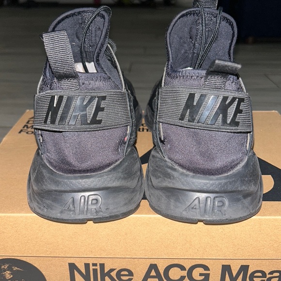Nike Air Huarache , Men’s Size 10 . Black/Anthracite/Black
Style: 819685-200 - Picture 5 of 7